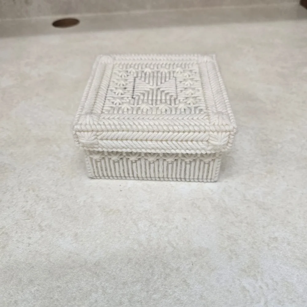 Vintage Floral Plastic‎ Canvas Coaster Set 8pc with Matching Storage Box White